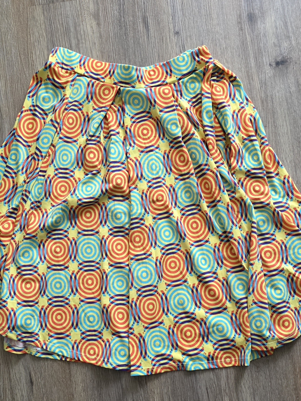 Bright Target-Print Pleated Women’s Skirt - Yellow & Blue